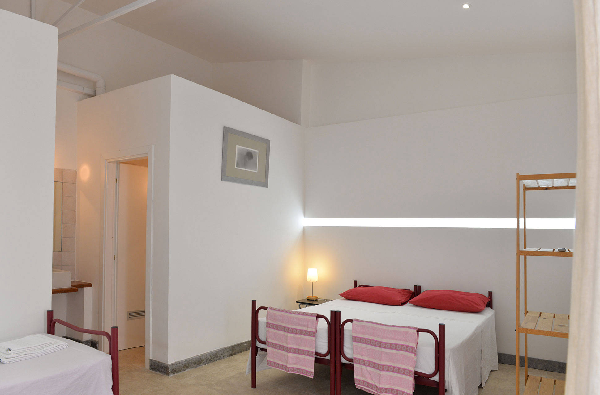 quadruple-room-6-single-beds-bathroom