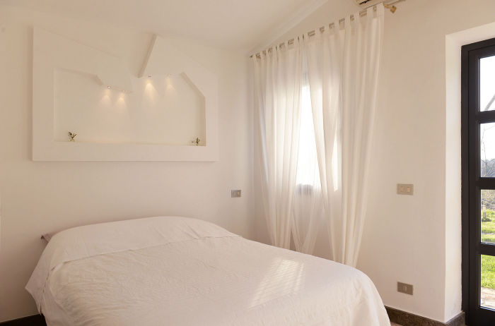 double-room-bathroom-exterior-exit