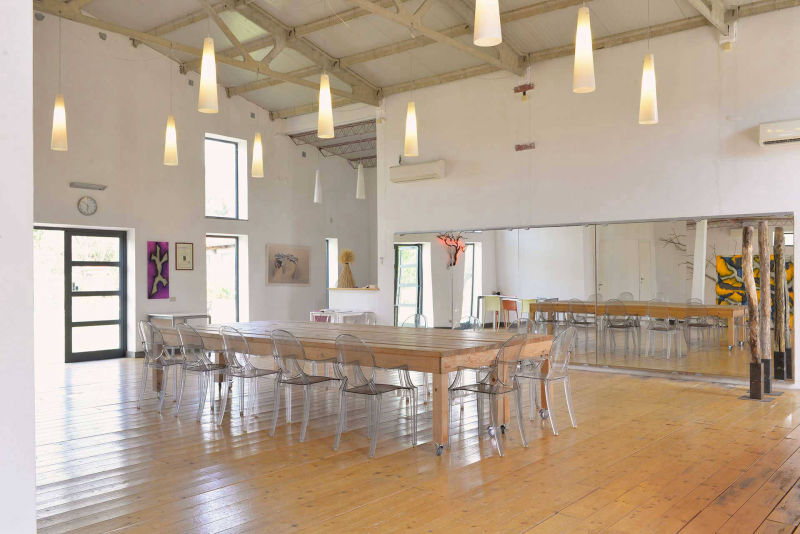 space-hall-with-mirror-wall-tuscania