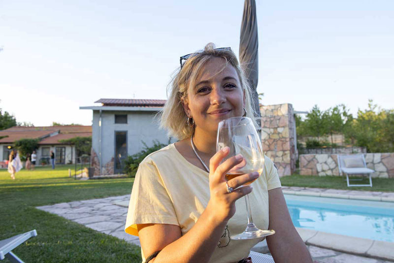 winetasting-in-the-pool